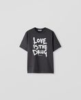 APPLIED ART FORMS LOVE IS THE DRUG Tシャツ T-shirt (LOVE IS THE DRUG) | White | Applied Art Forms US
